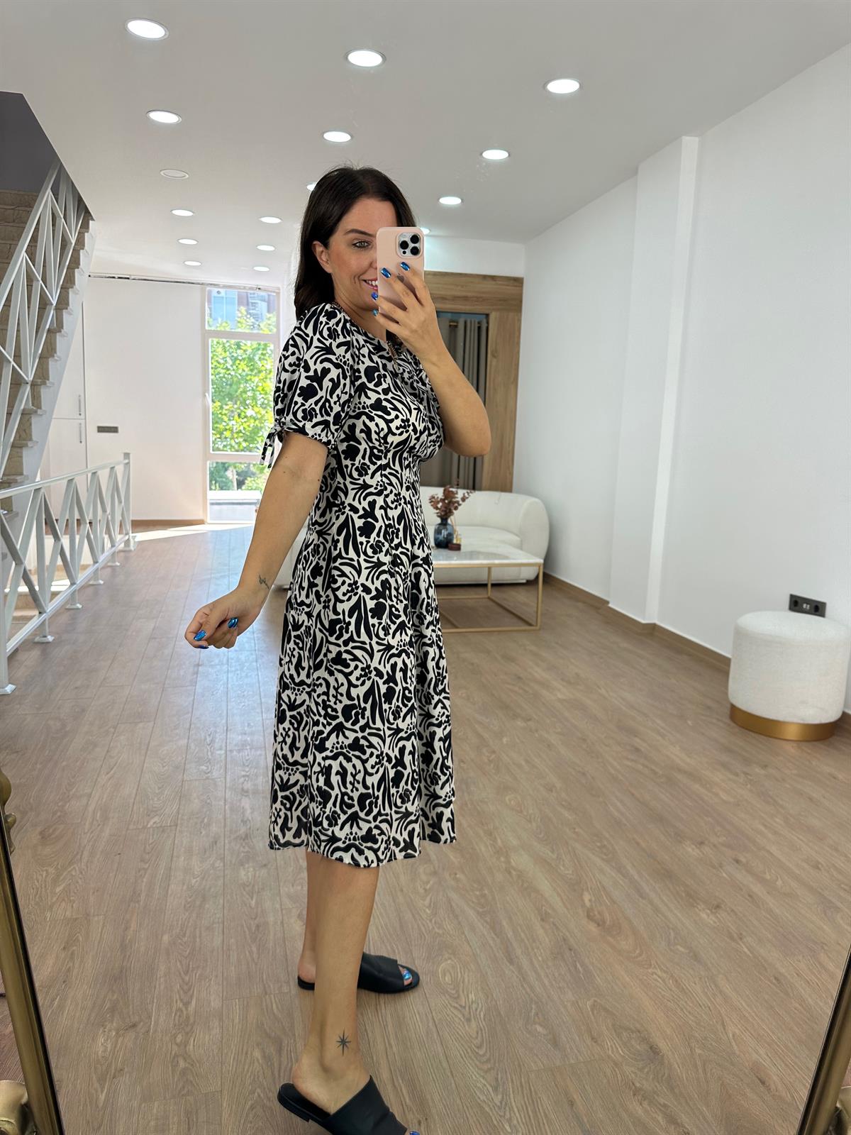 Beli Dikiş Detaylı Kısa Kol Elbise-Siyah