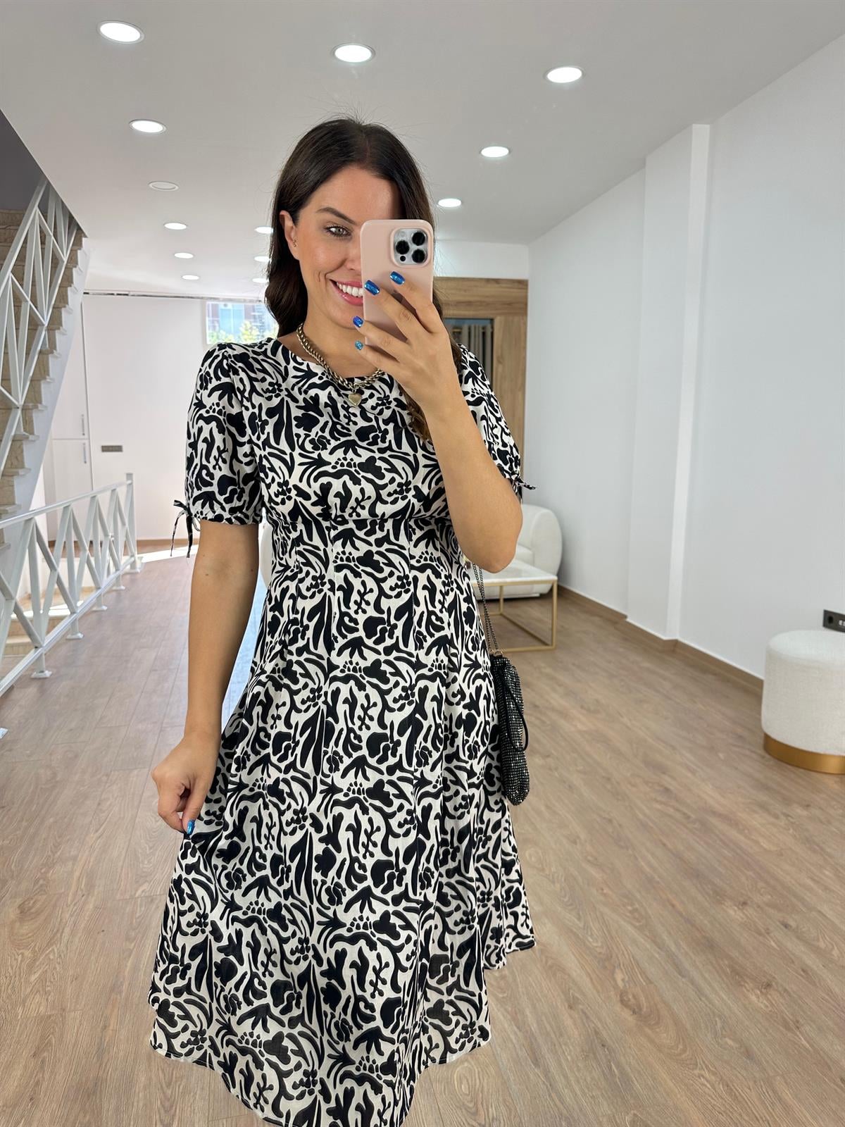 Beli Dikiş Detaylı Kısa Kol Elbise-Siyah