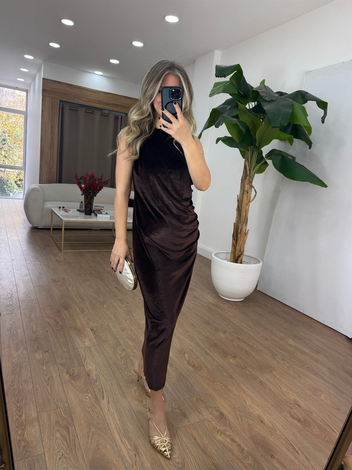 Beli Drapeli Maxi Kadife Elbise - Kahverengi