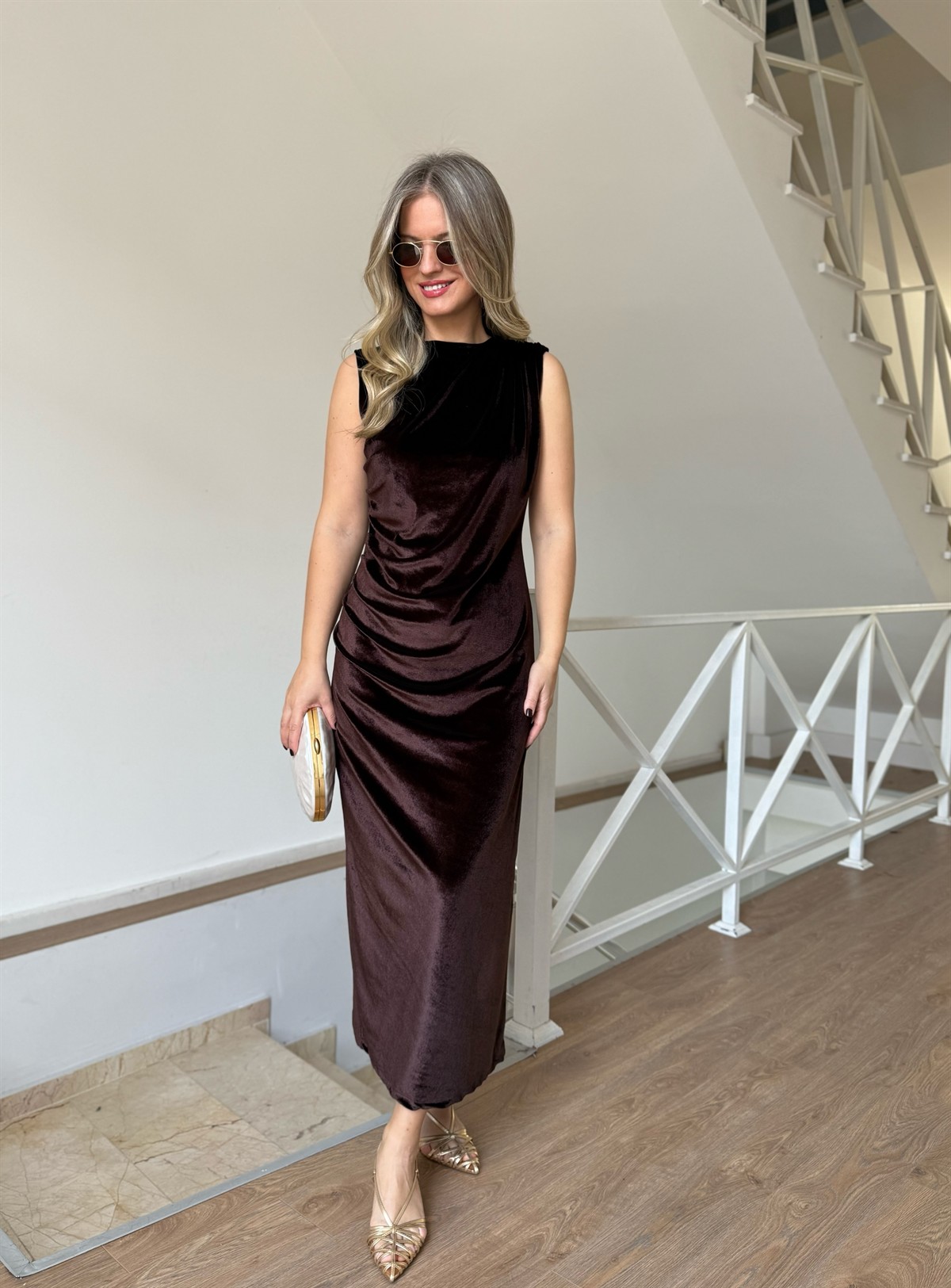 Beli Drapeli Maxi Kadife Elbise - Kahverengi