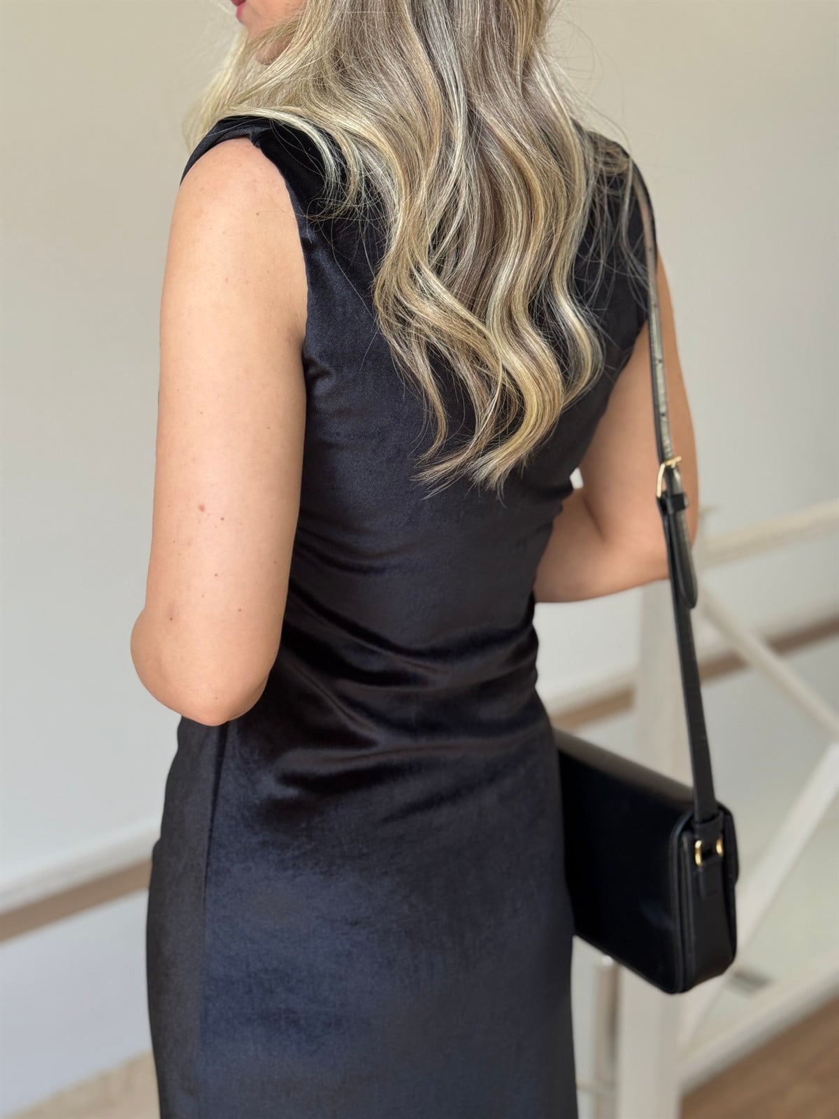 Beli Drapeli Maxi Kadife Elbise - Siyah