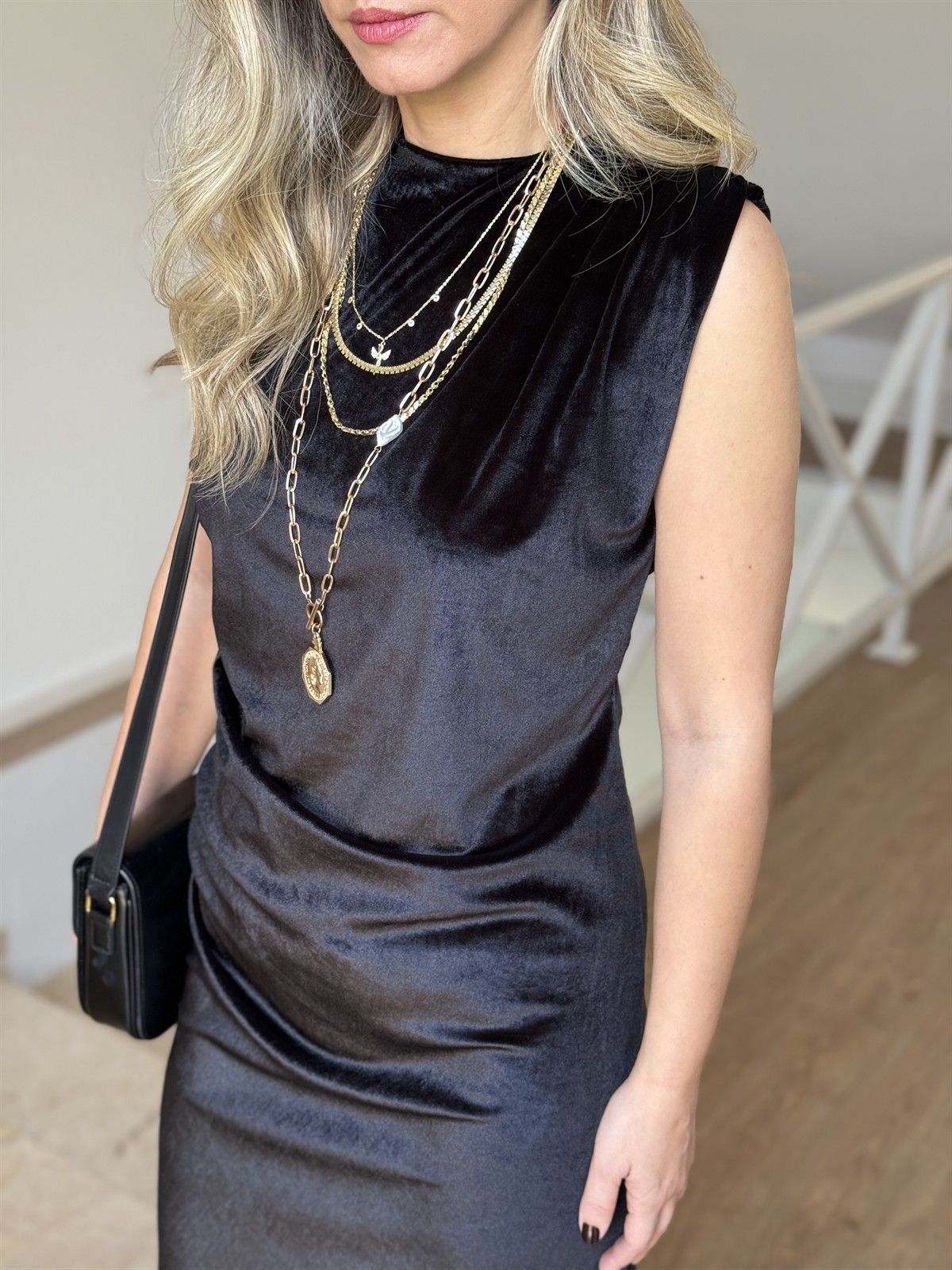 Beli Drapeli Maxi Kadife Elbise - Siyah