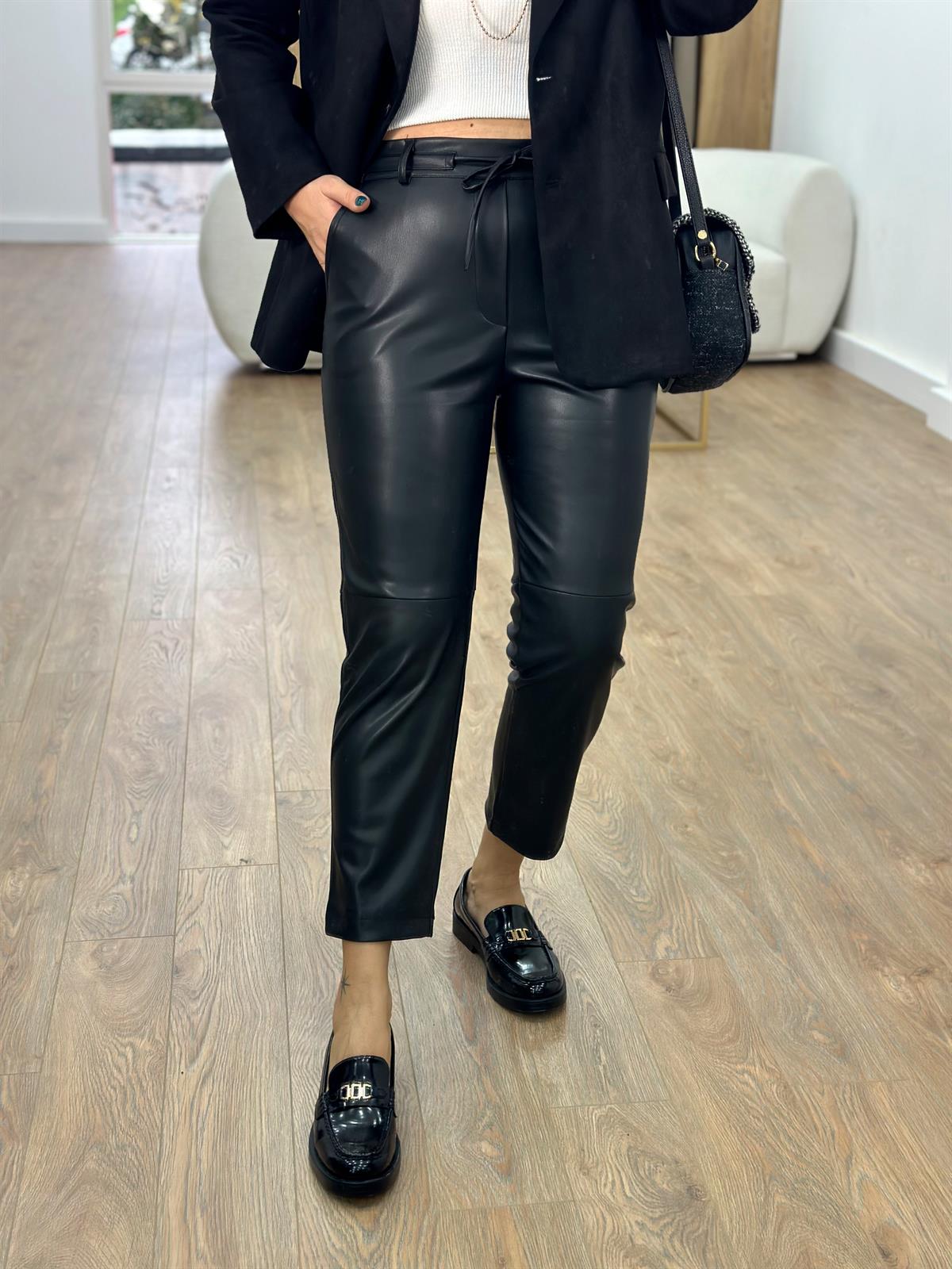 Beli İp Bağlamalı Deri Pantolon