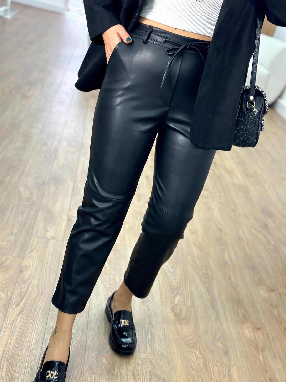 Beli İp Bağlamalı Deri Pantolon