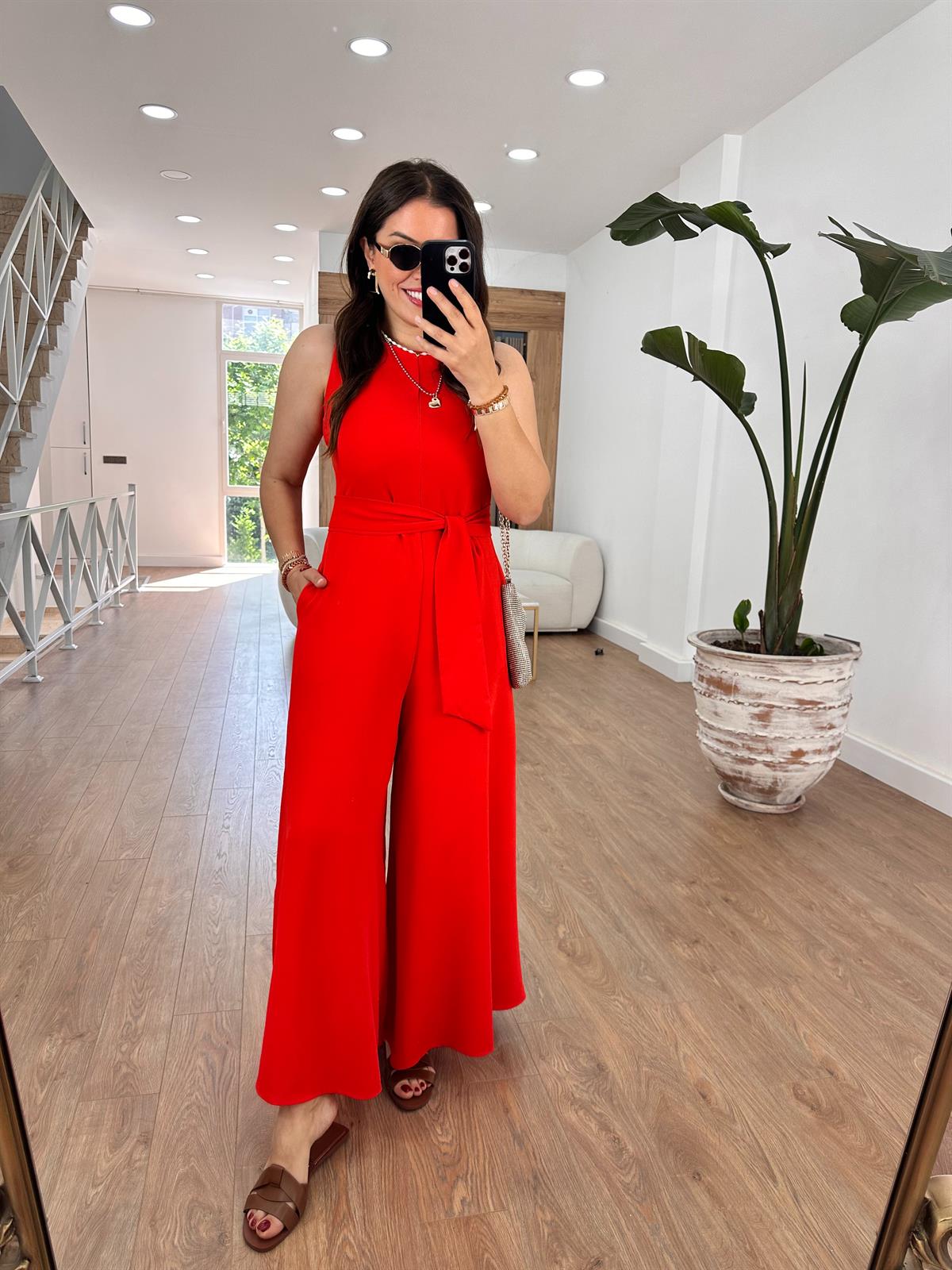 Beli Kuşaklı Bol Paça Krep Tulum-Kırmızı