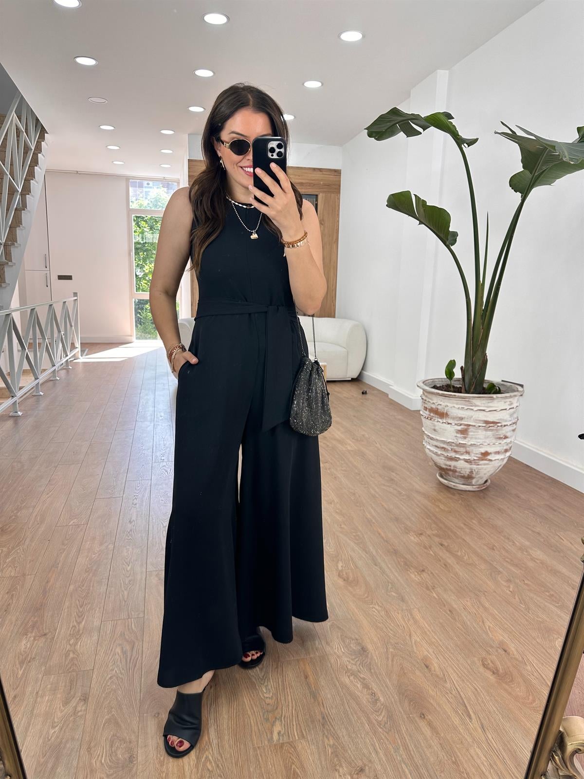 Beli Kuşaklı Bol Paça Krep Tulum-Siyah