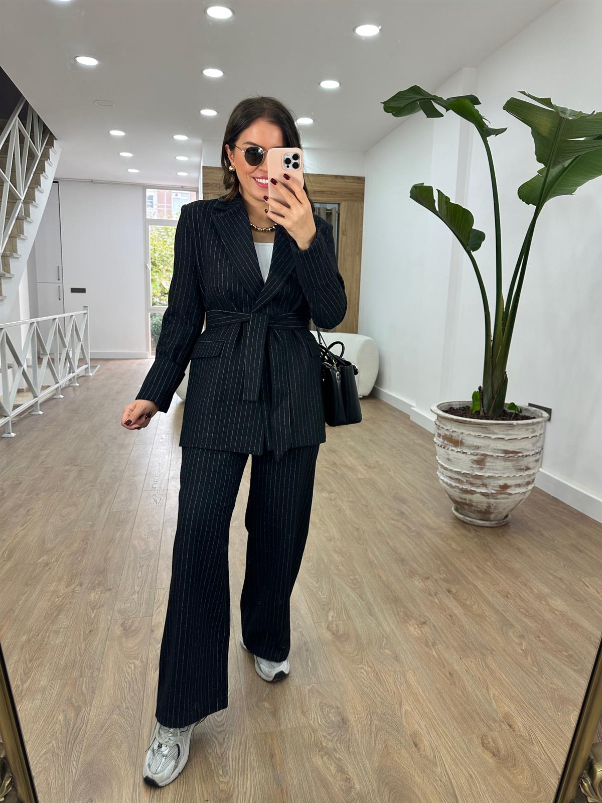 Beli Kuşaklı Kaşe Takım-Siyah