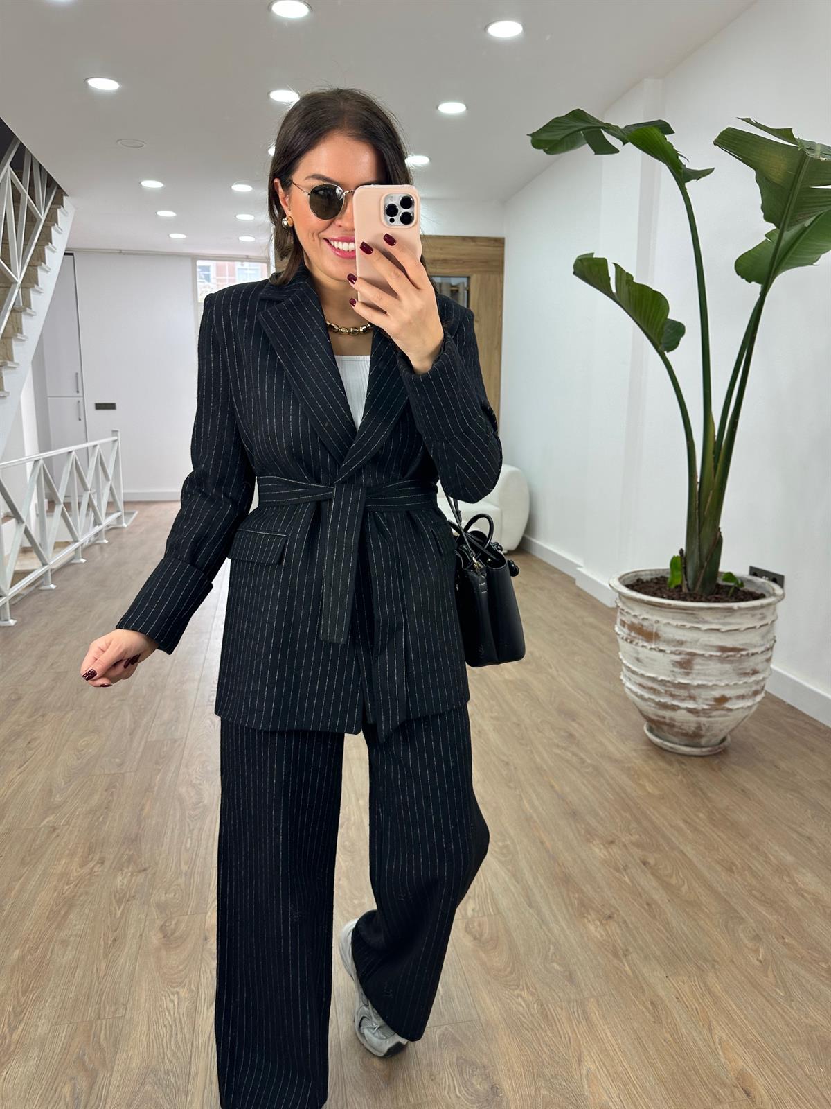 Beli Kuşaklı Kaşe Takım-Siyah