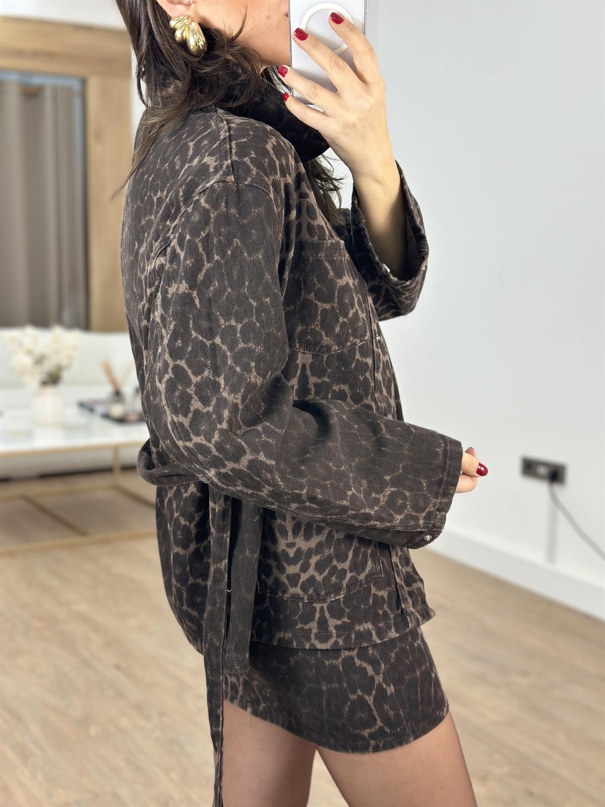 Beli Kuşaklı Leopar Denim Ceket