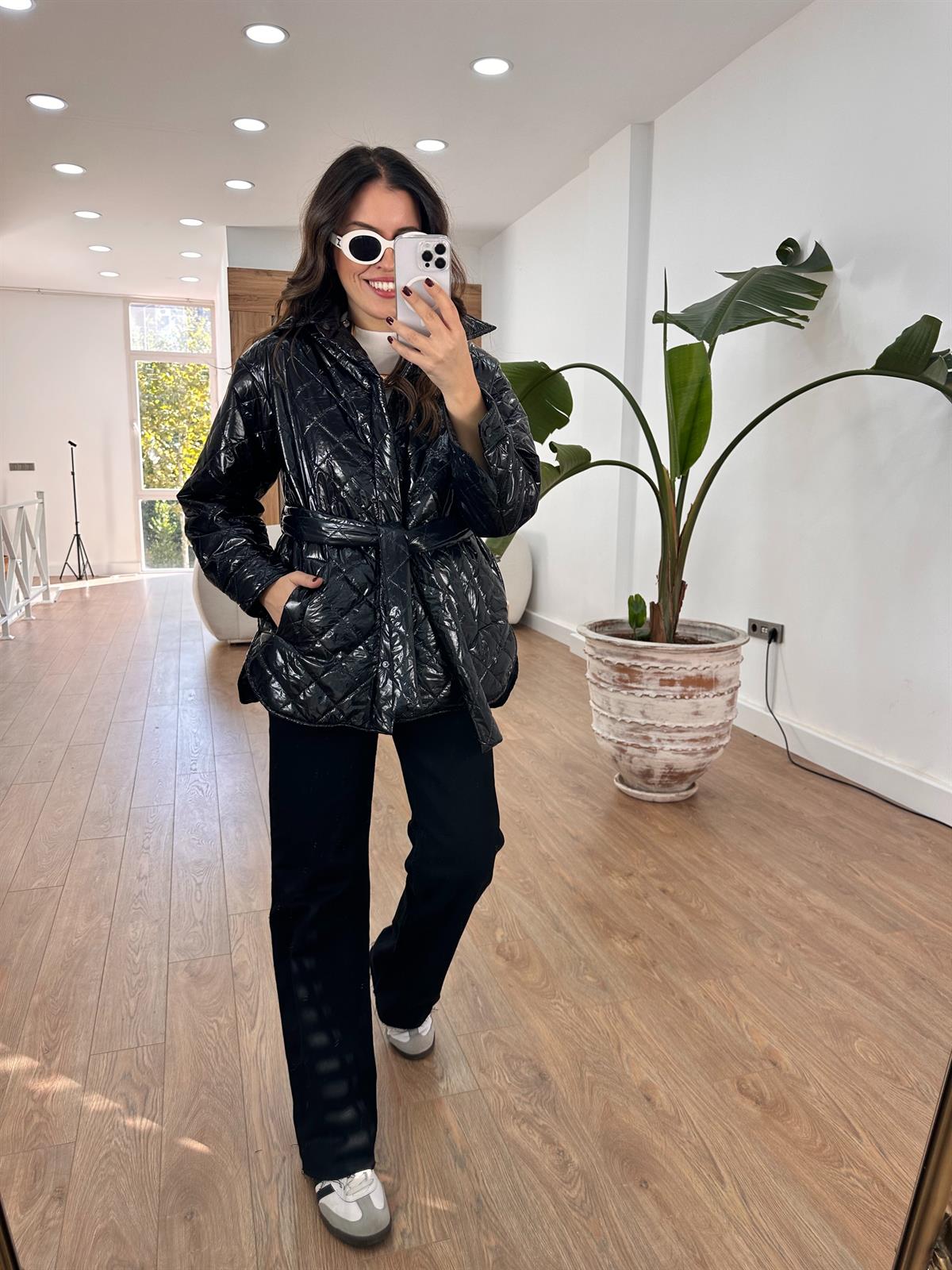 Beli Kuşaklı Parlak Şişme Mont