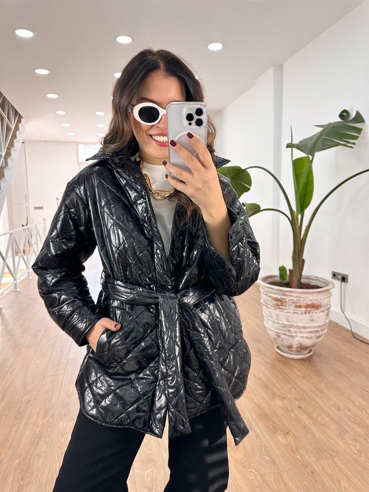 Beli Kuşaklı Parlak Şişme Mont