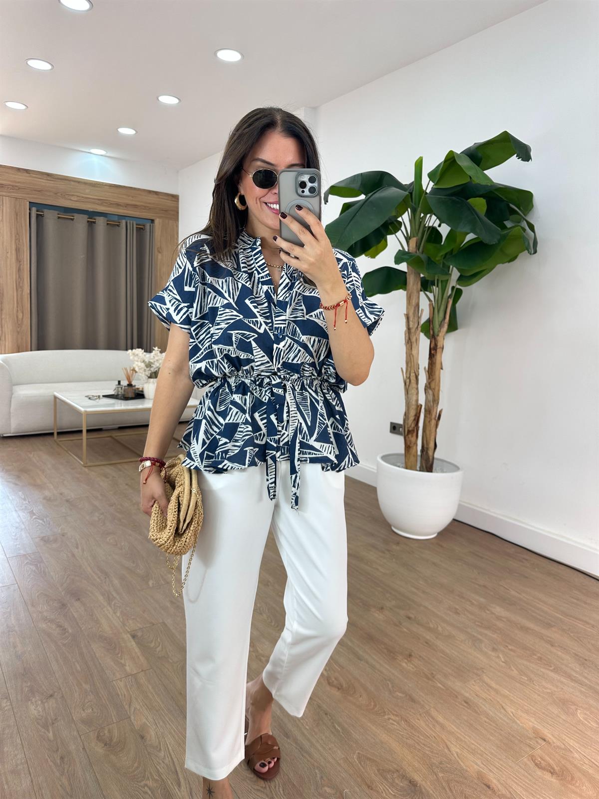 Beli Lastikli Desenli Tiril Bluz 