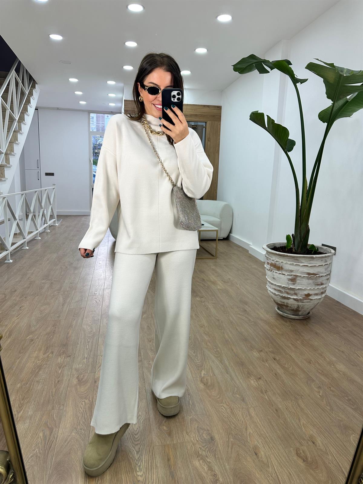 Beli Lastikli Bol Paça Triko Takım-Krem