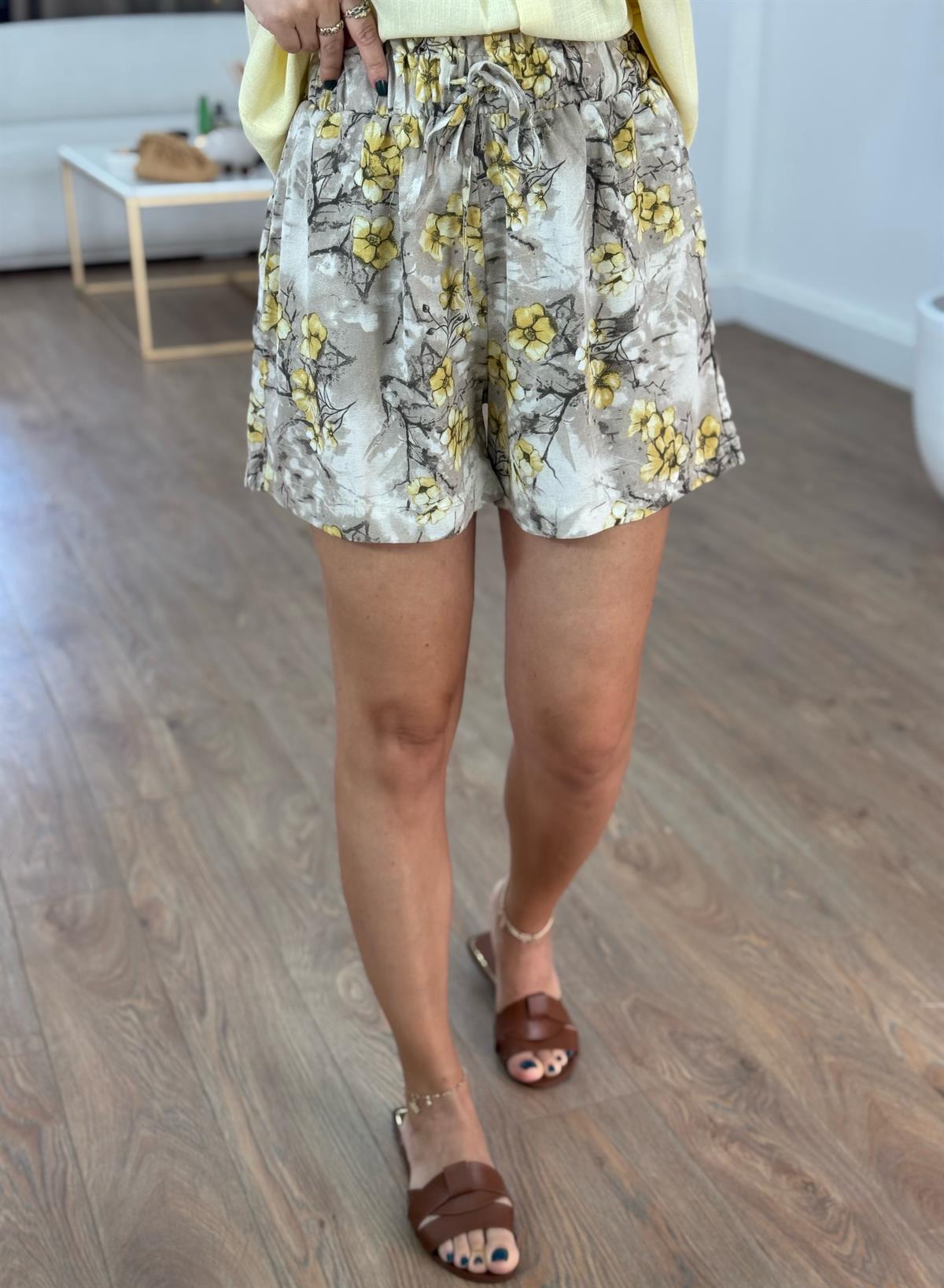 Beli Lastikli Çiçek Desenli Şort 