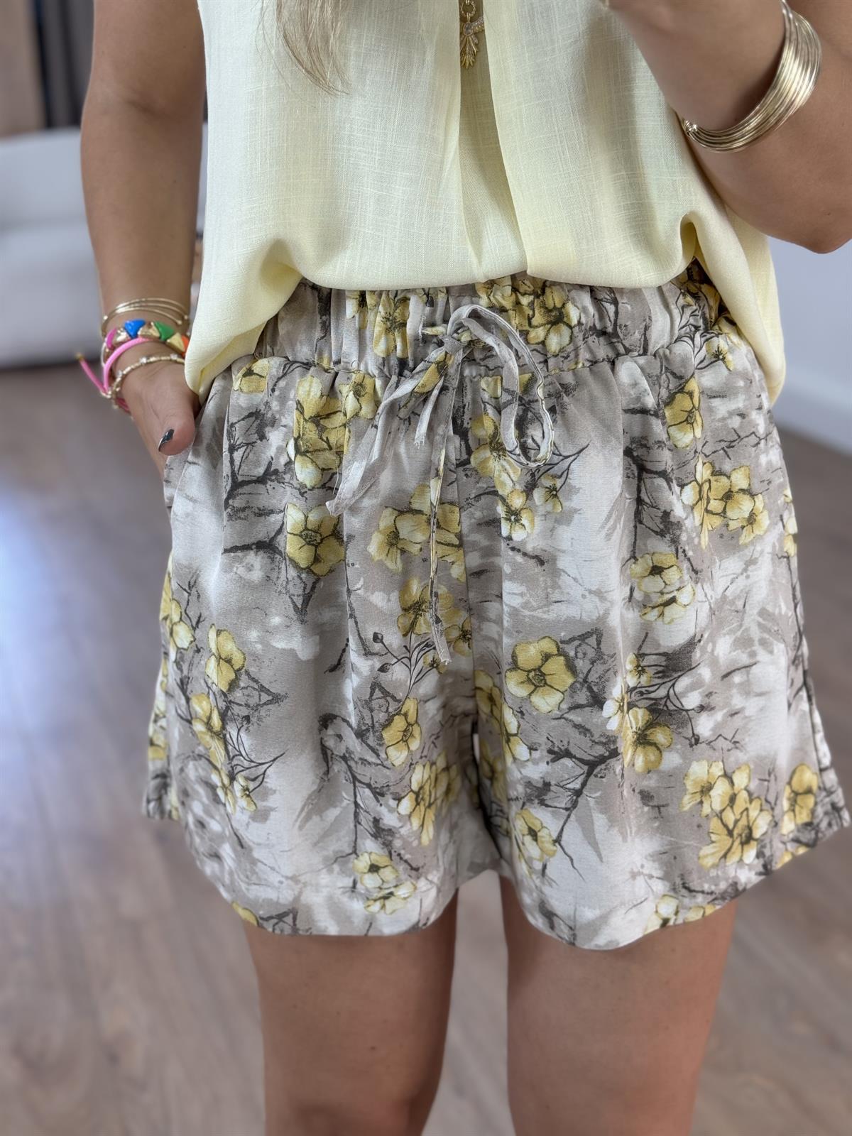 Beli Lastikli Çiçek Desenli Şort 