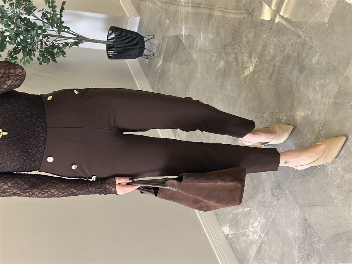 Beli Lastikli Gold Düğmeli Havuç Pantolon - Kahverengi