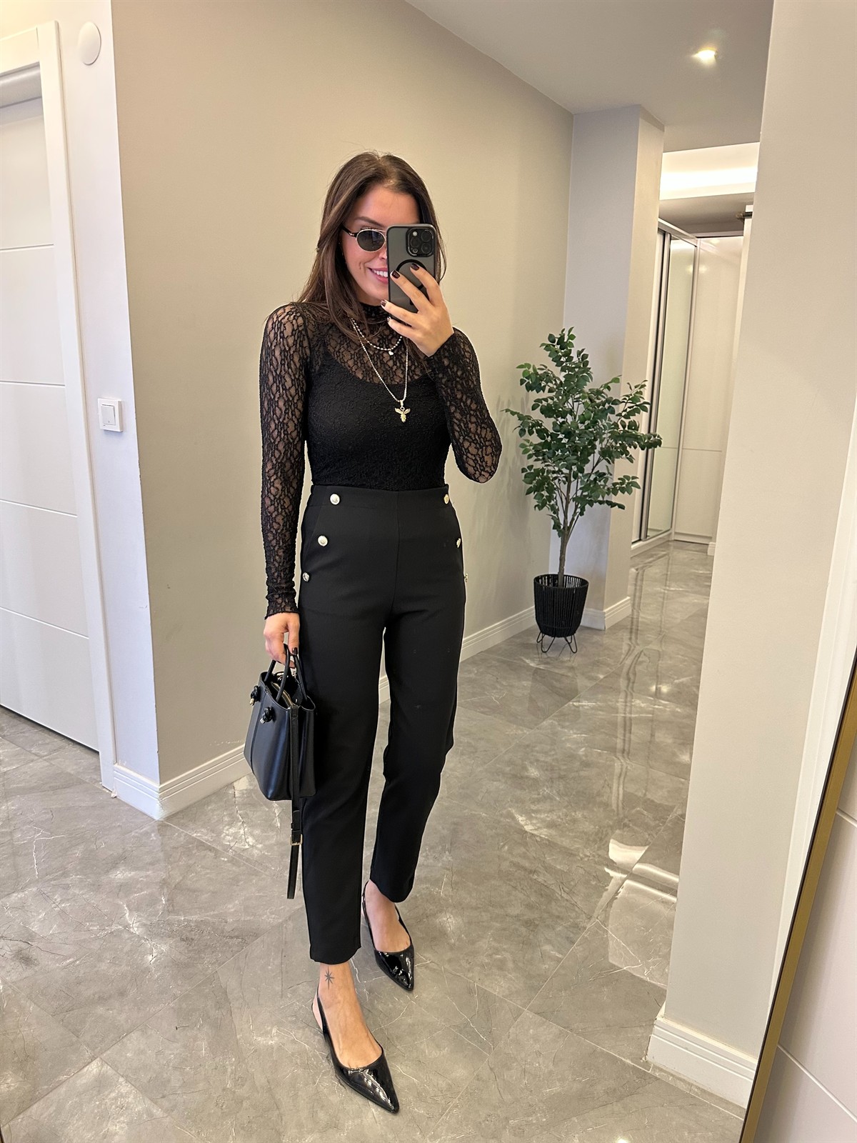 Beli Lastikli Gold Düğmeli Havuç Pantolon - Siyah