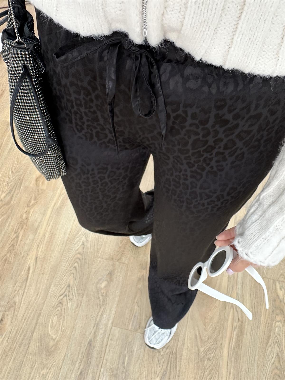 Beli Lastikli Leopar Desen Saten Pantolon-Siyah