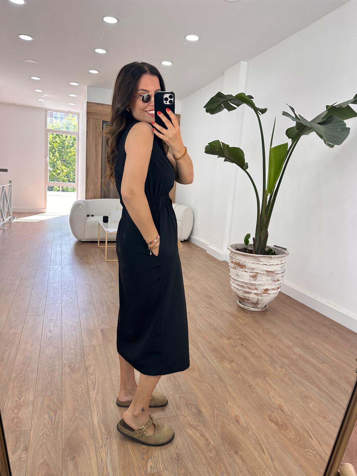 Beli Lastikli Önden Düğmeli Poplin Elbise-Siyah