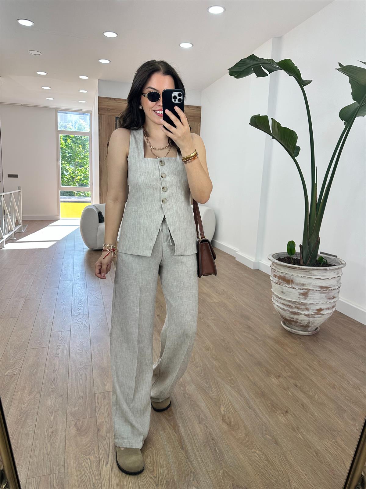 Beli Lastikli Palazzo Pantolonlu Yelekli Takım-Bej