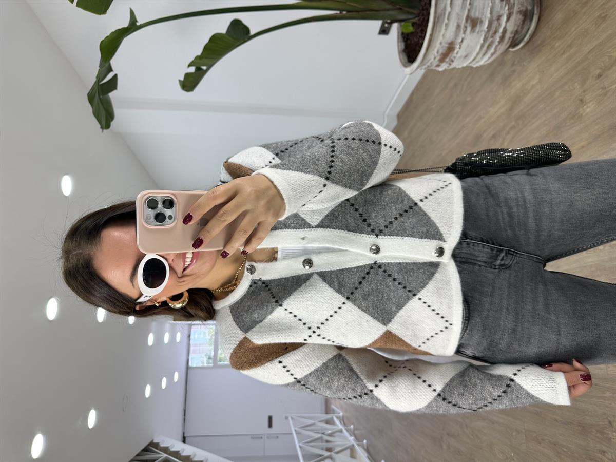 Beyaz Baklava Desenli Hırka