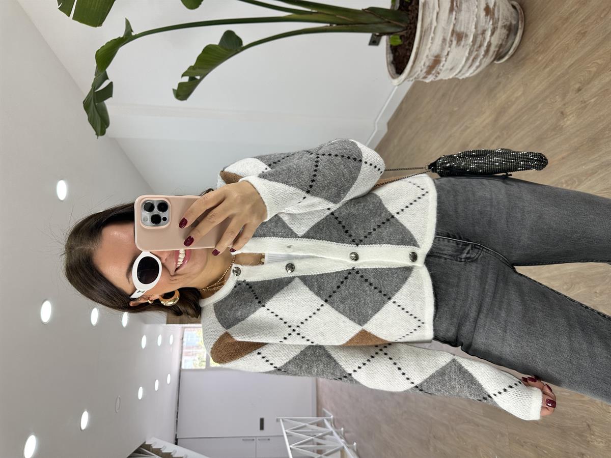 Beyaz Baklava Desenli Hırka