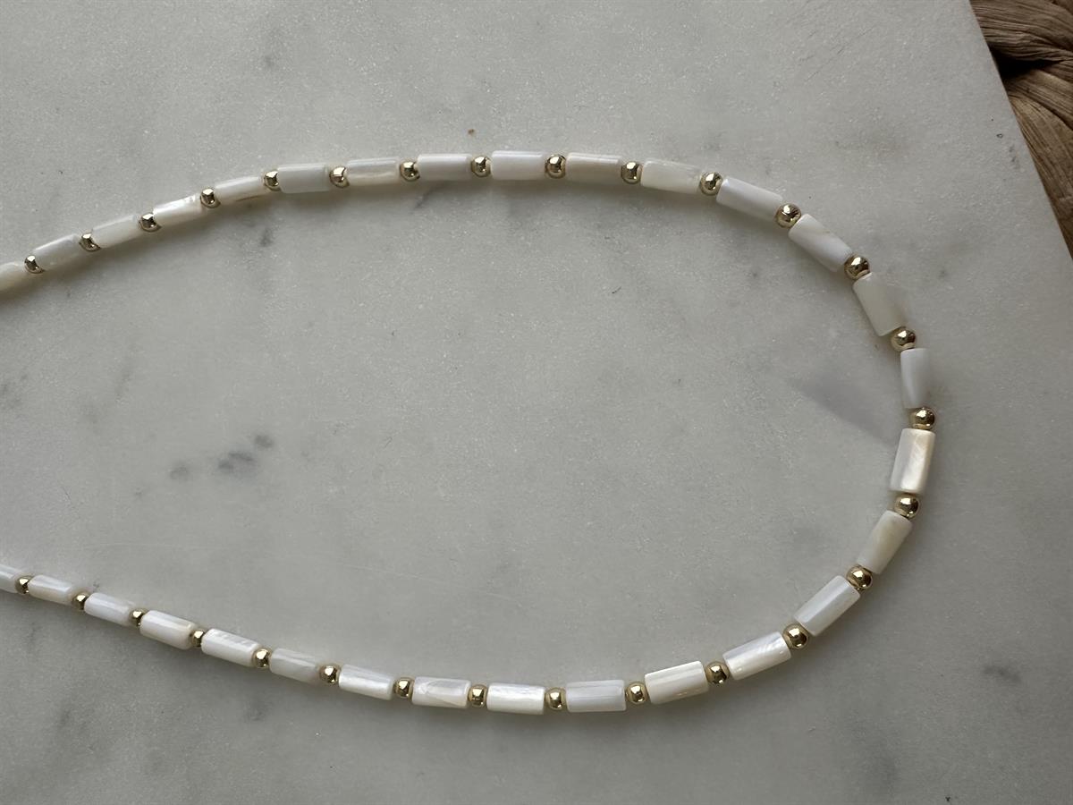 Beyaz Taneli Gold Topçuklu Kolye