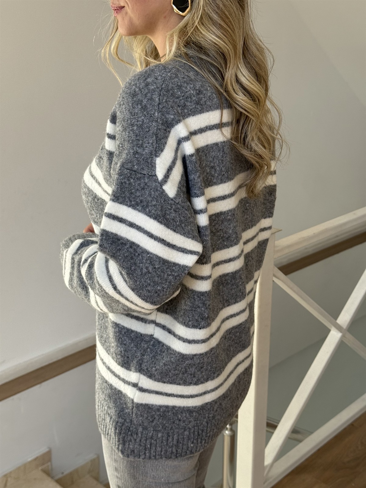 Bisiklet Yaka Çizgili Kazak - Gri