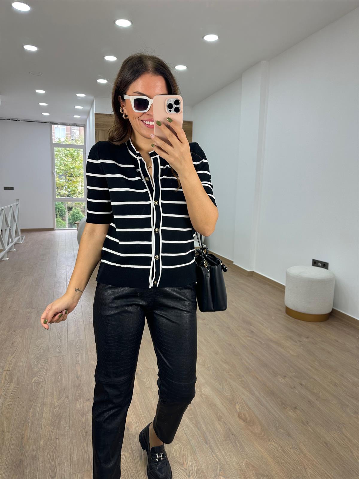 Bisiklet Yaka Çizgili Triko Hırka-Siyah