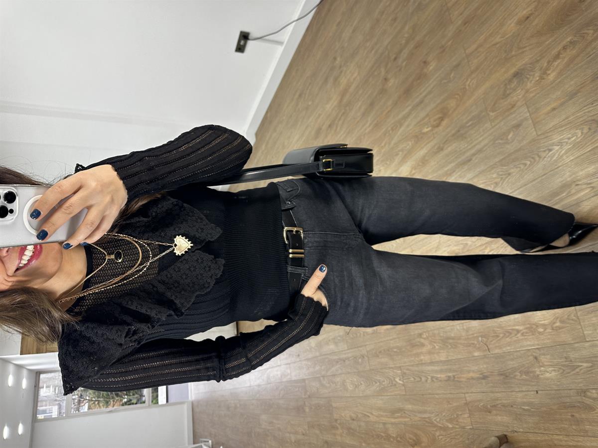 Bisiklet Yaka Dantel Fırfırlı Bluz - Siyah