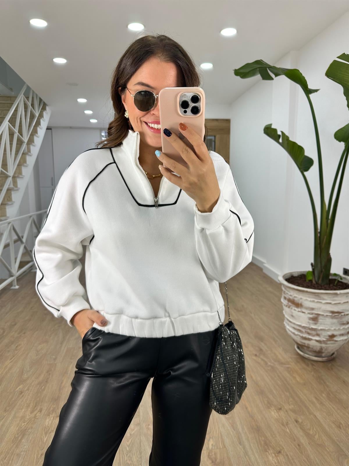 Biyeli Yakası Fermuarlı Sweatshirt