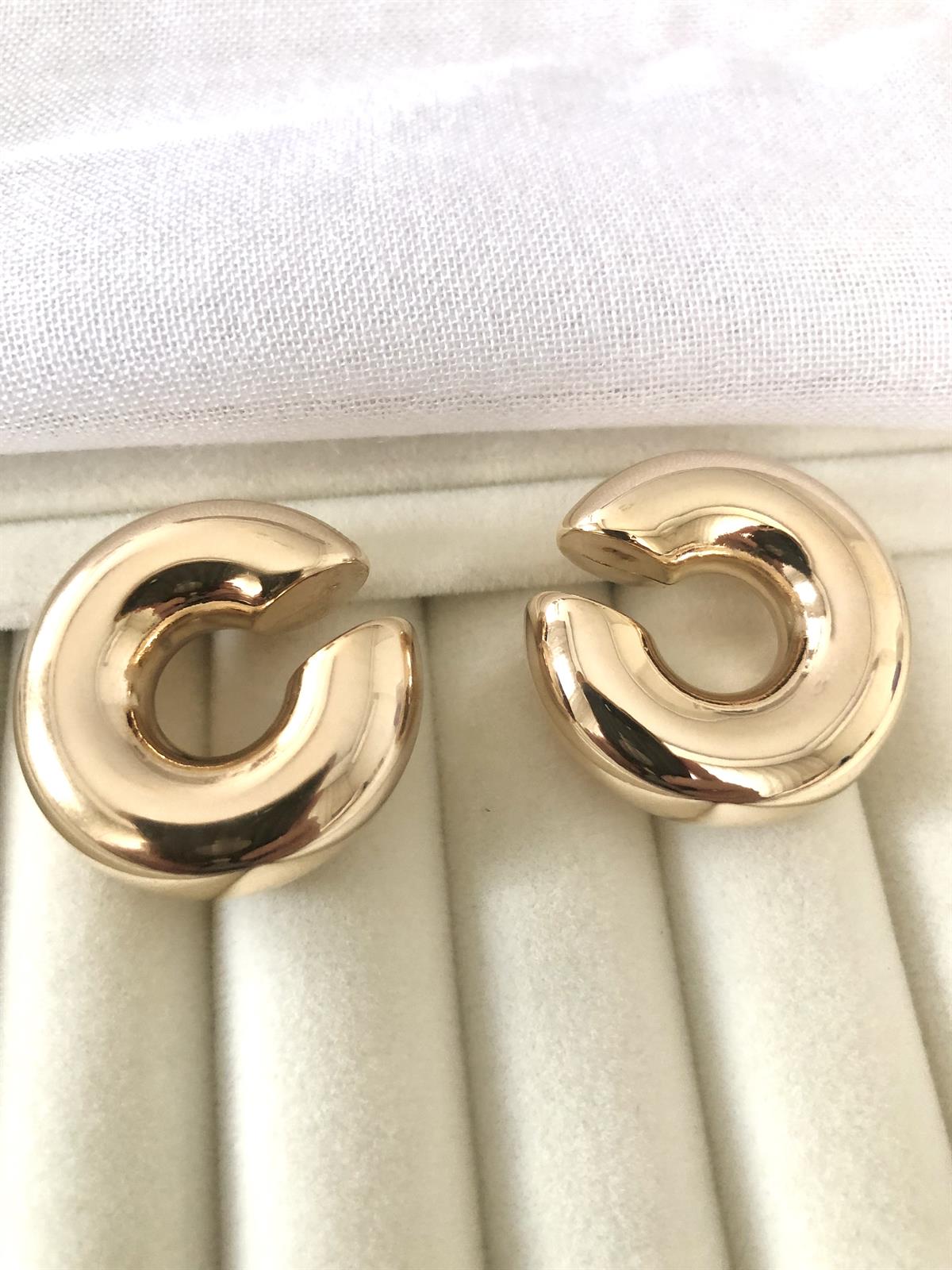 Bombeli Gold Kalın Kıkırdak Küpe