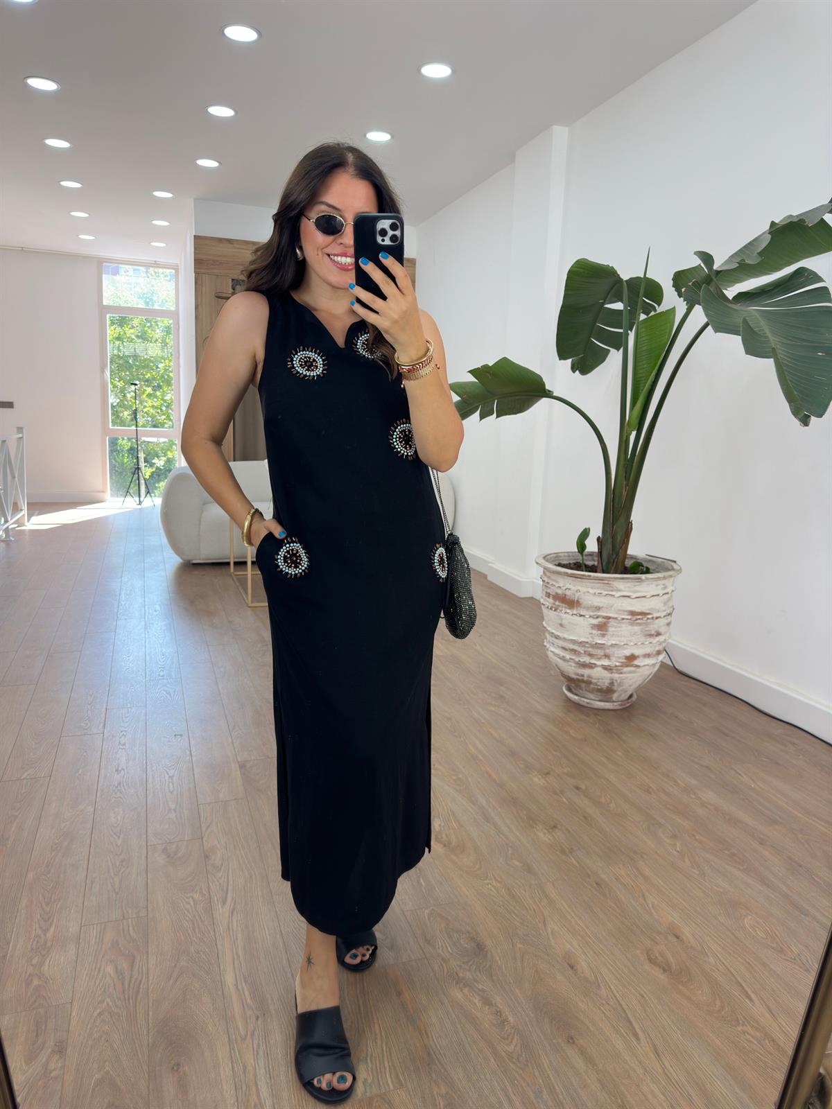 Boncuk İşlemeli Keten Elbise-Siyah