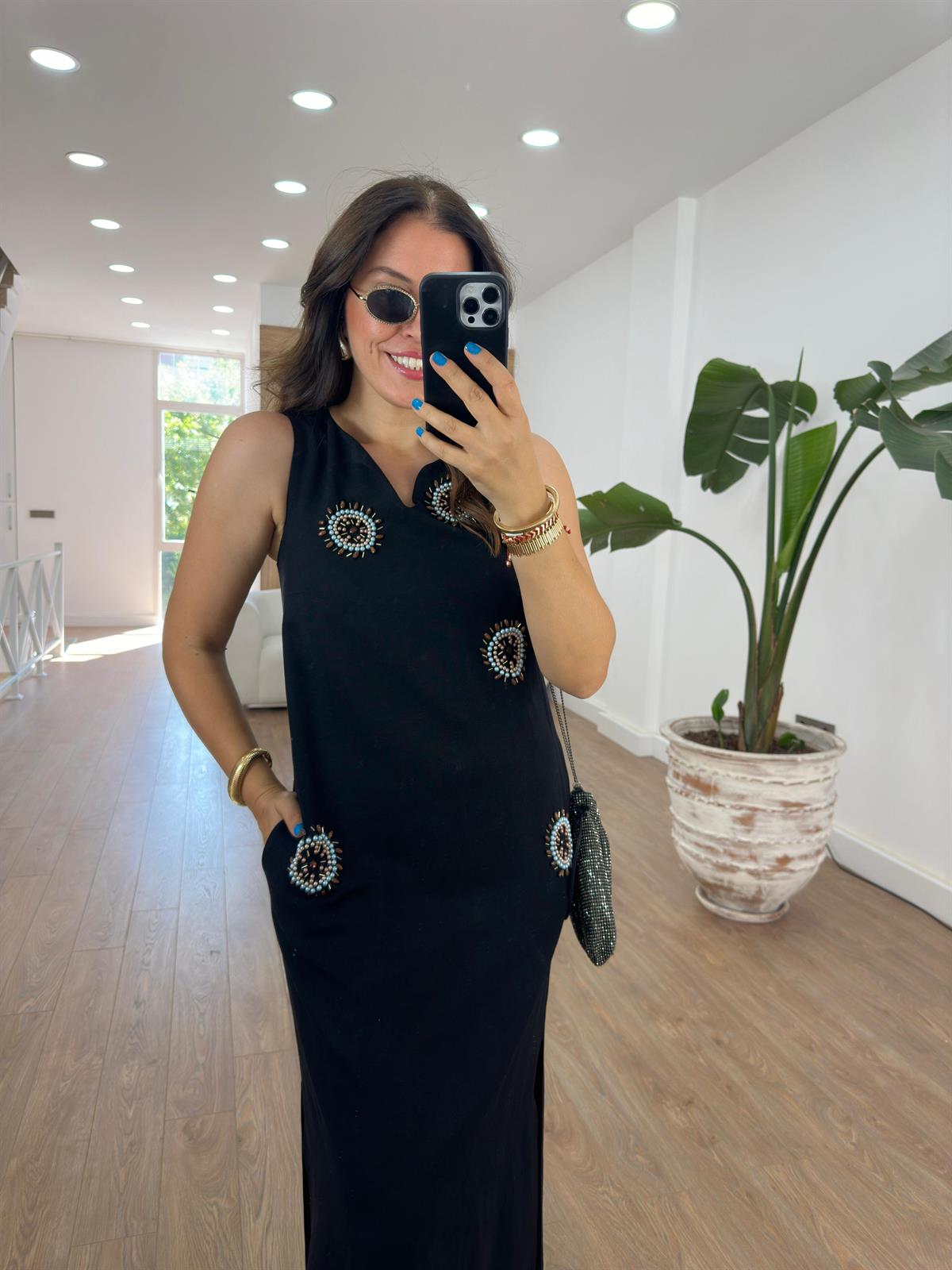 Boncuk İşlemeli Keten Elbise-Siyah