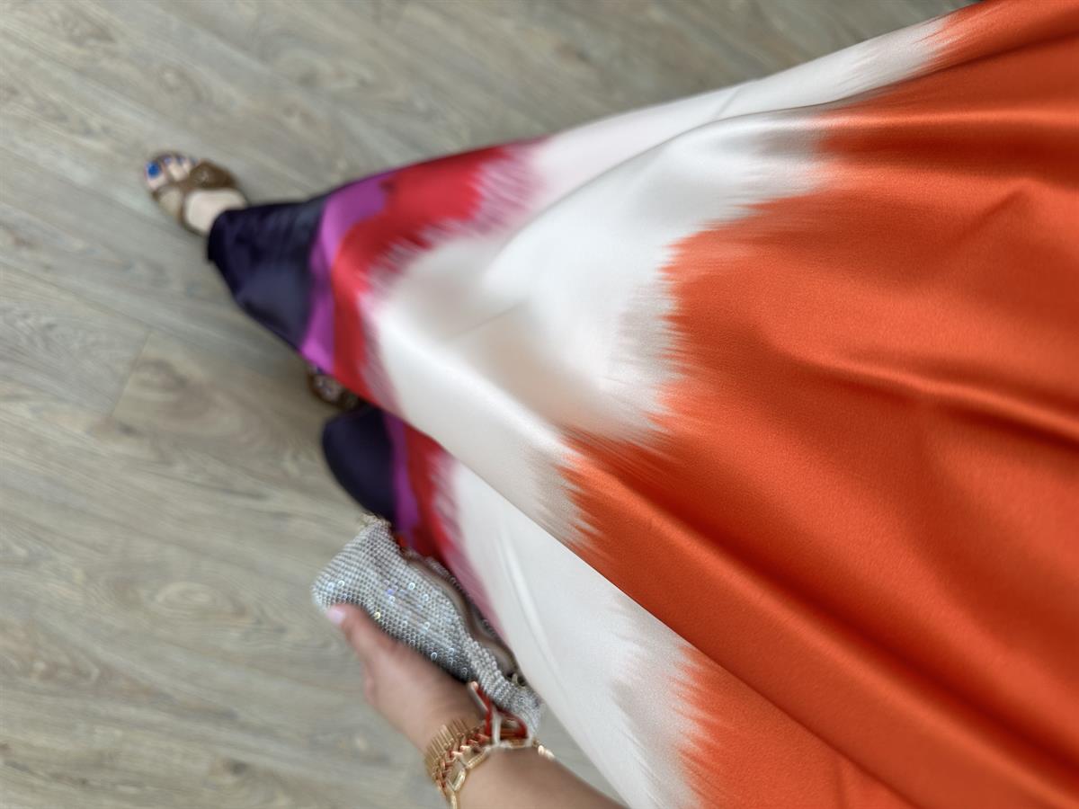 Boyun Aksesuarlı Renk Geçişli Saten Elbise