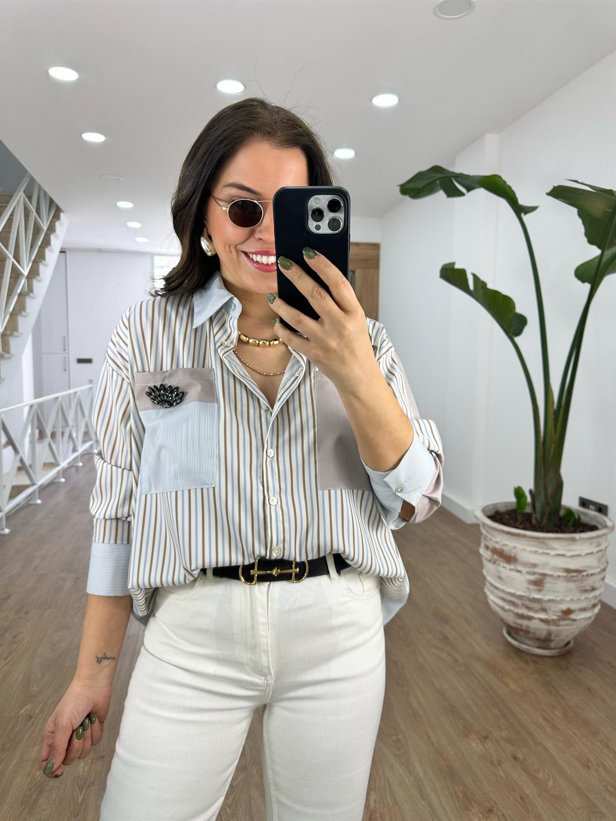 Broş Detaylı Çizgili Gömlek