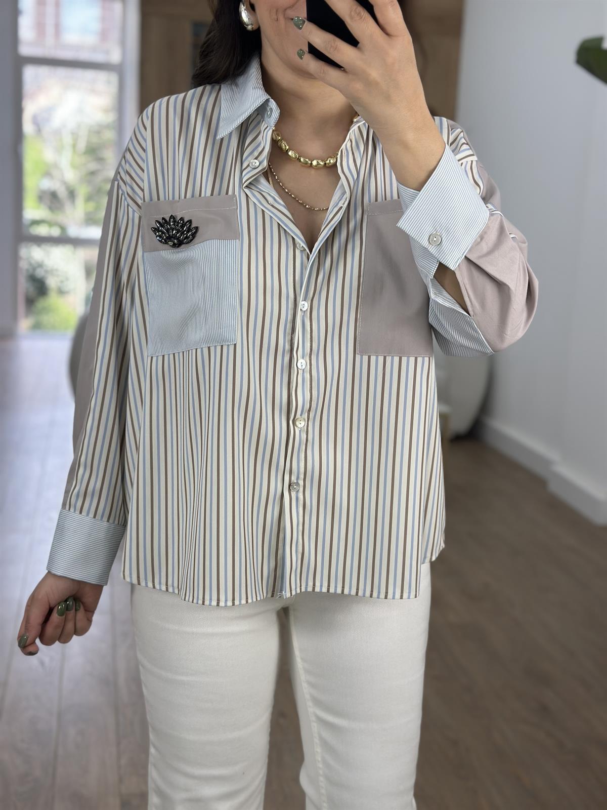 Broş Detaylı Çizgili Gömlek