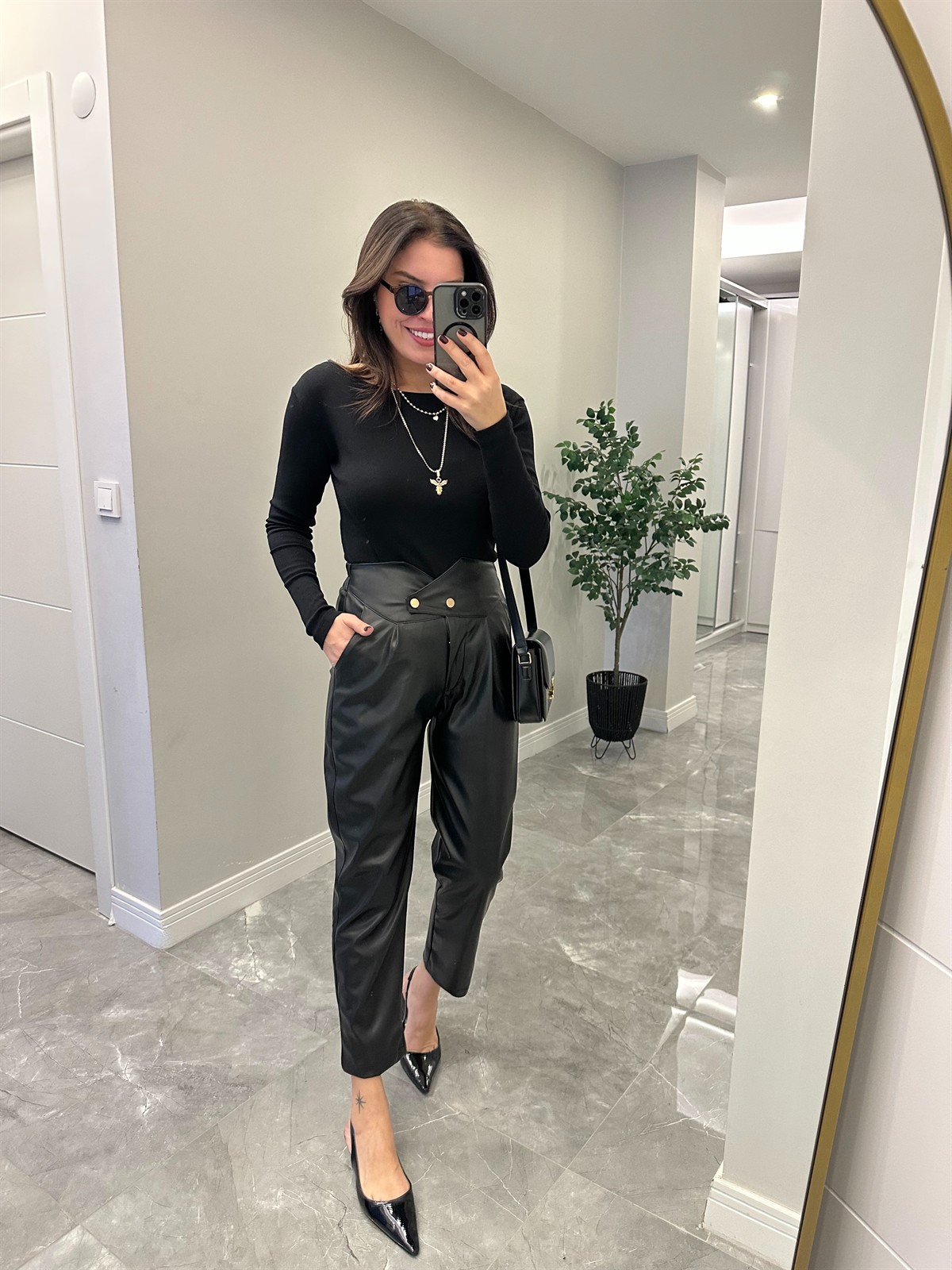 Çapraz Kapama Beli Lastikli Deri Pantolon - Siyah 