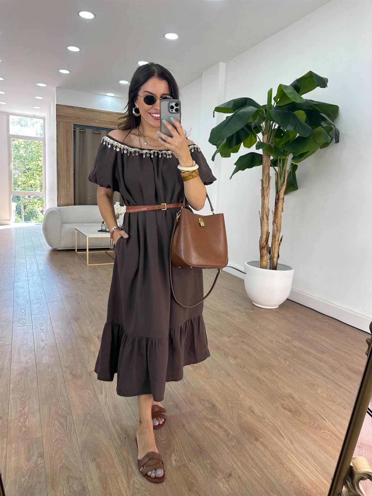 Carmen Yaka Deniz Kabuklu Elbise - Kahverengi