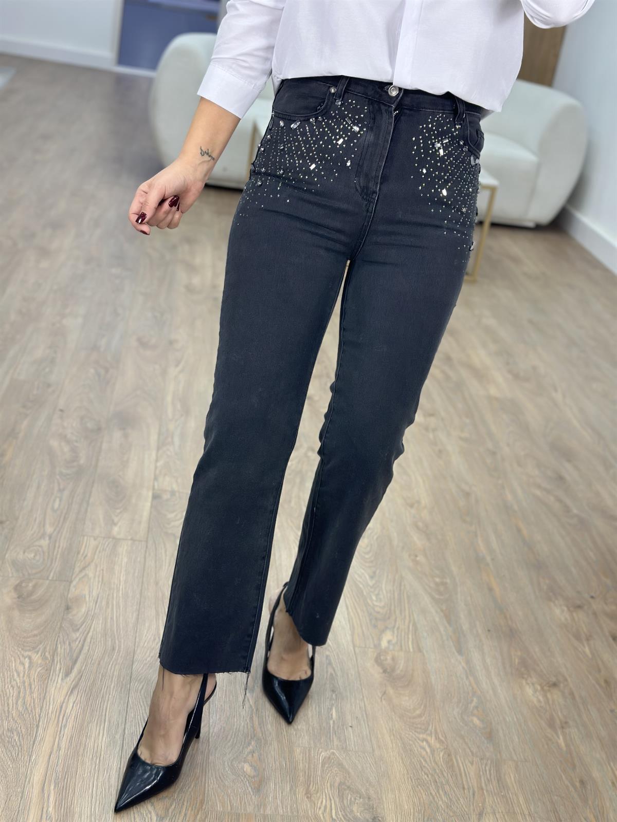 Cepleri Taşlı Paçası Kesik Jean