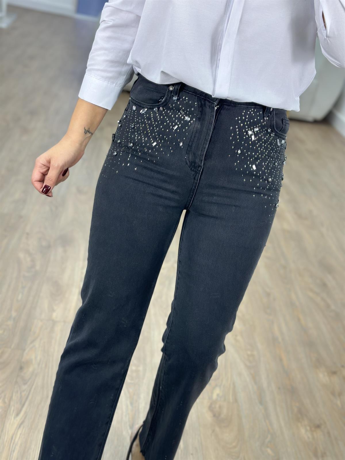 Cepleri Taşlı Paçası Kesik Jean