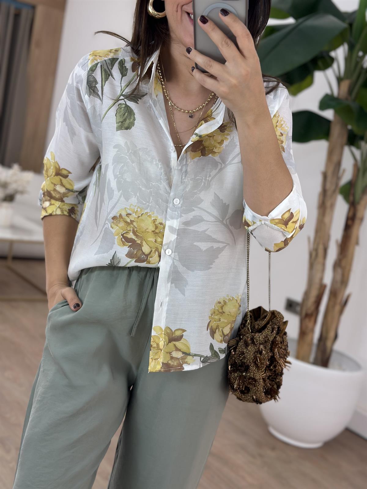 Çiçek Desenli Tiril Gömlek