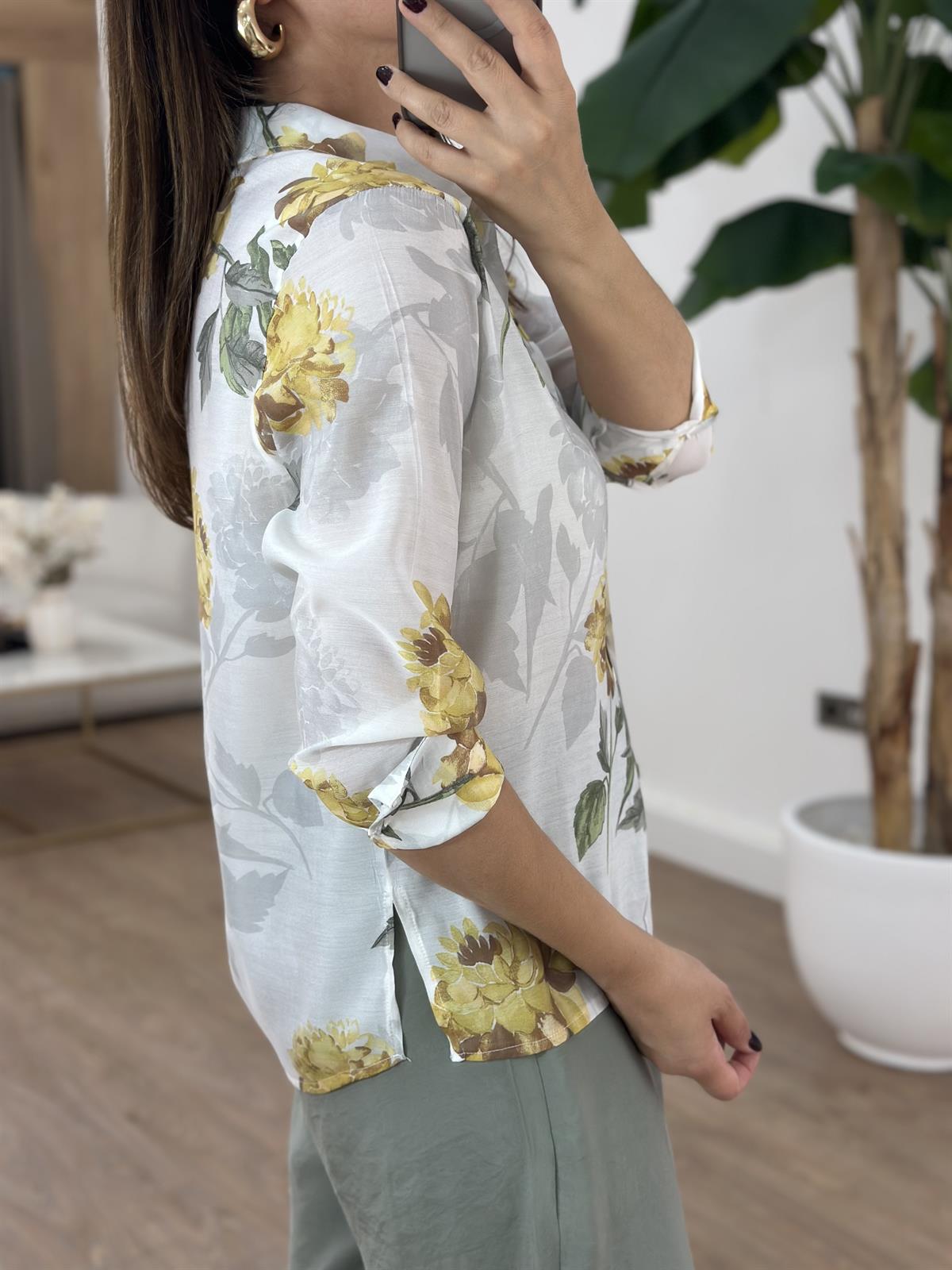 Çiçek Desenli Tiril Gömlek