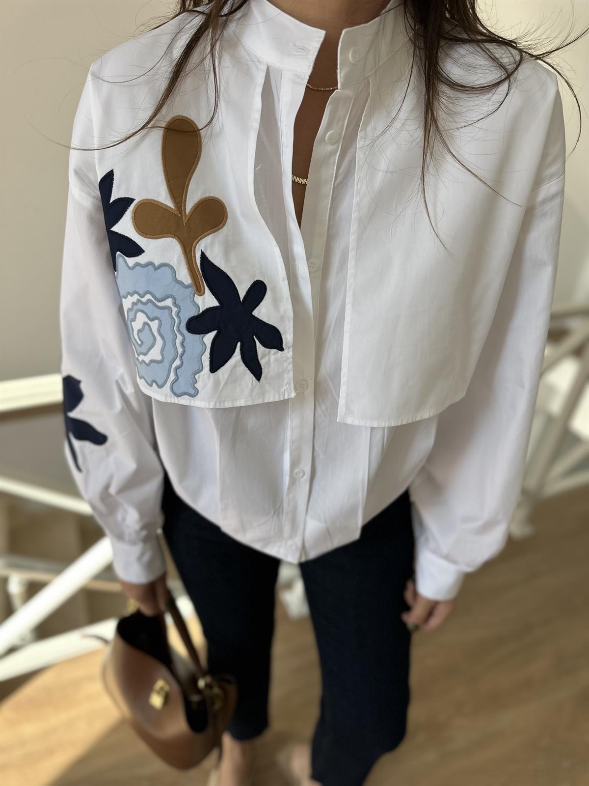 Çiçek Garnili Tasarım Gömlek