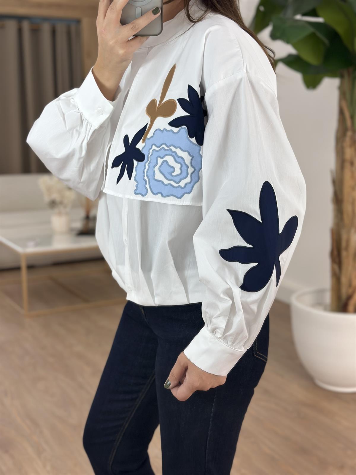 Çiçek Garnili Tasarım Gömlek