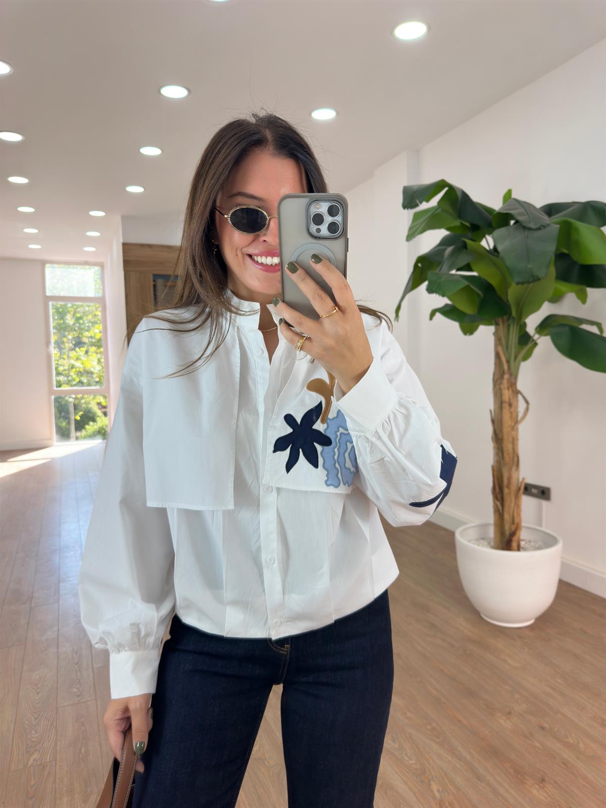 Çiçek Garnili Tasarım Gömlek