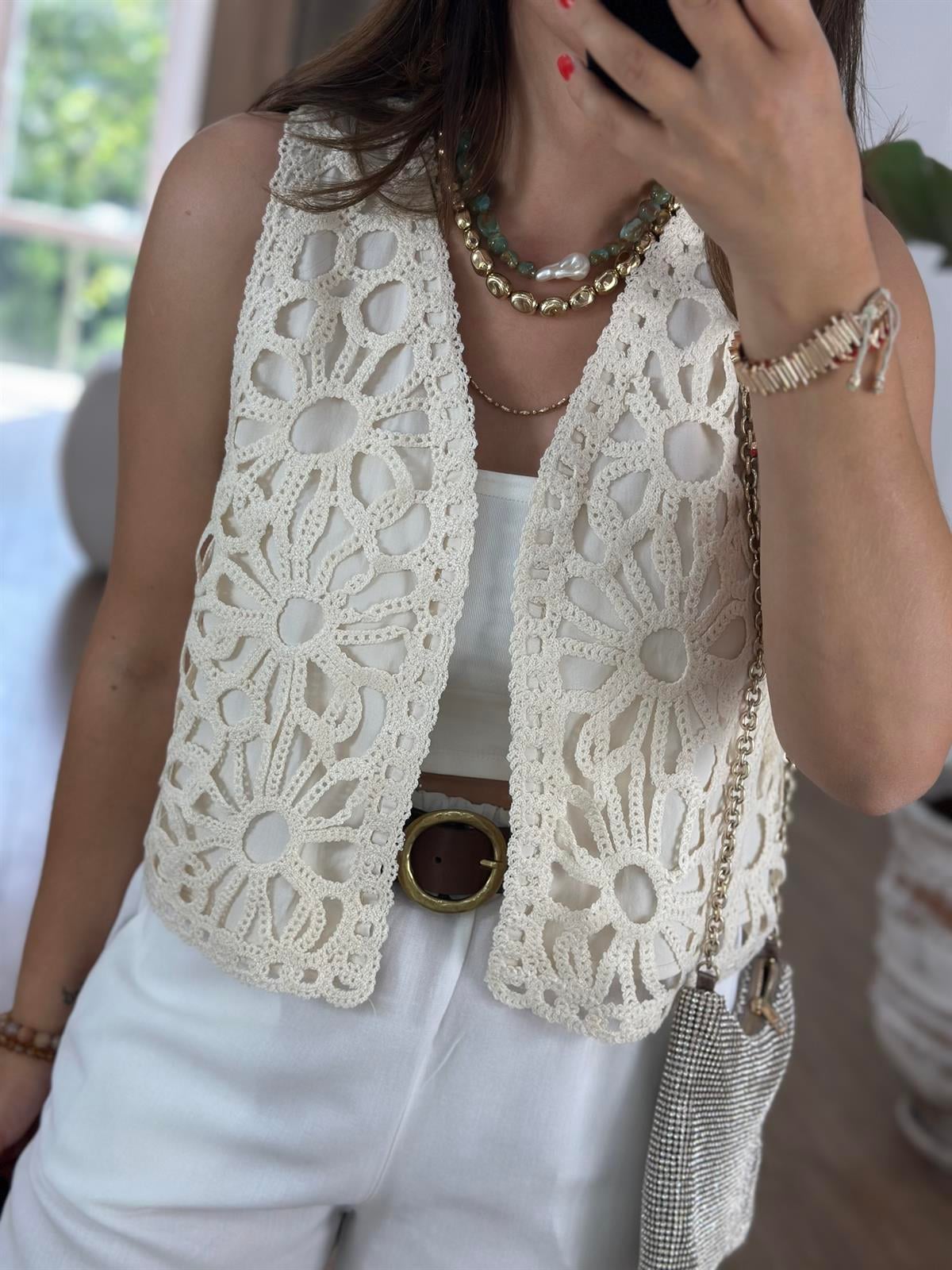 Çiçek Motifli Makrome Yelek