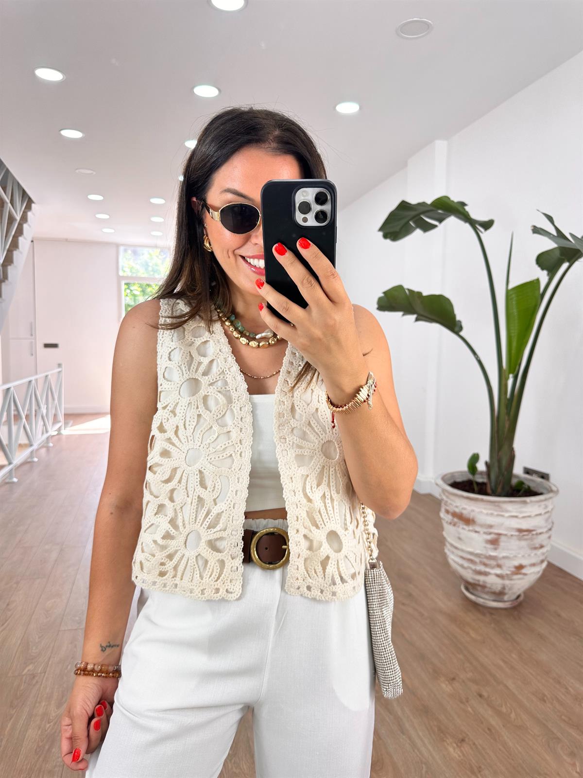 Çiçek Motifli Makrome Yelek