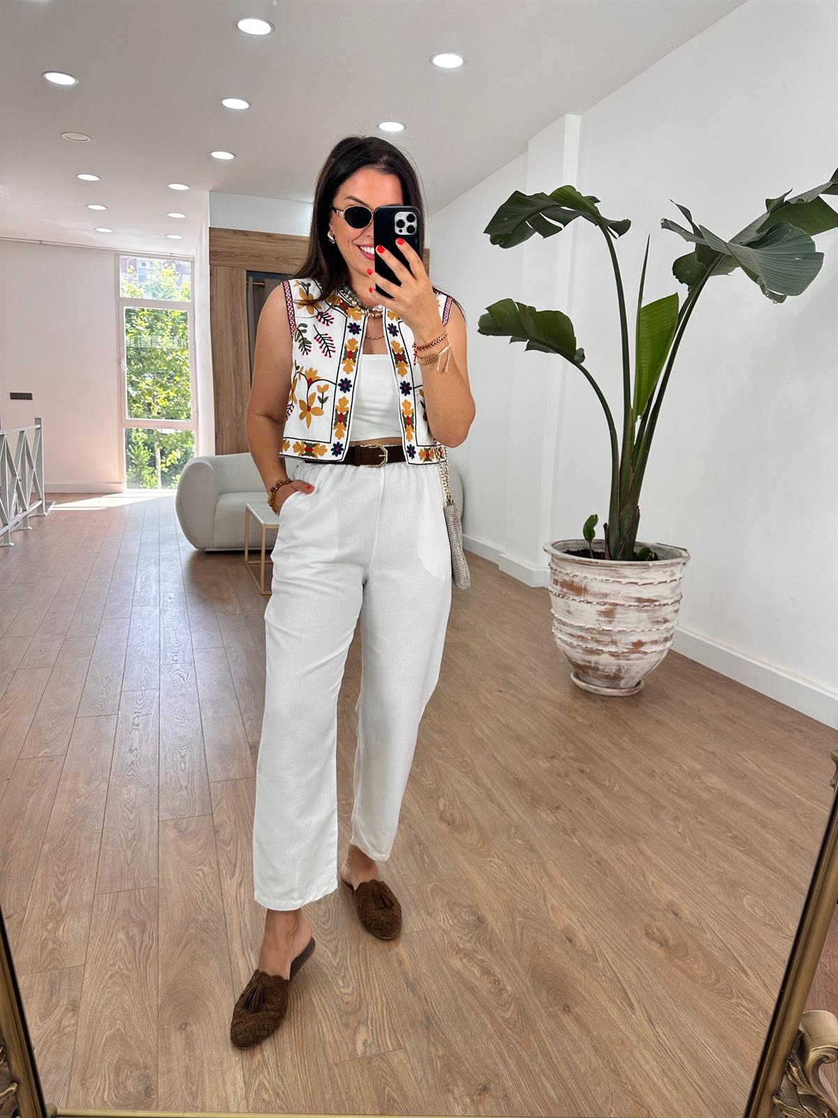 Çiçek Nakışlı Astarlı Yelek