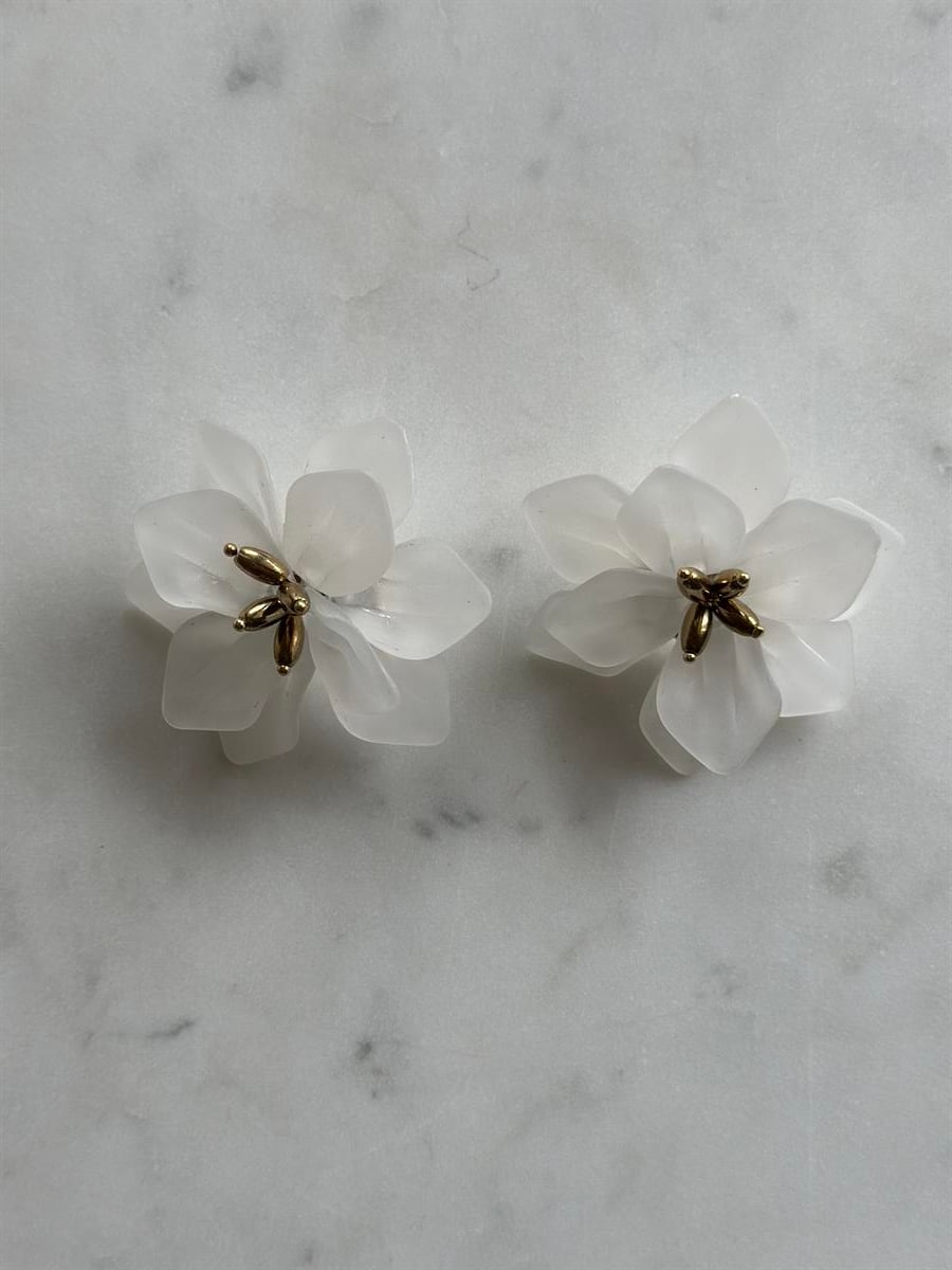 Çiçek Tasarım Beyaz Küpe 6cm